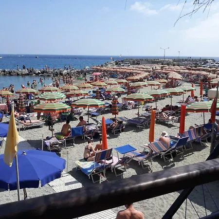 Livia Vicino Alle Cinque Terre